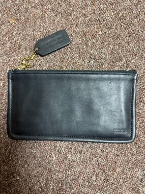 Vintage Coach zipped  Skinny Case 7170 black makeup case black with brass